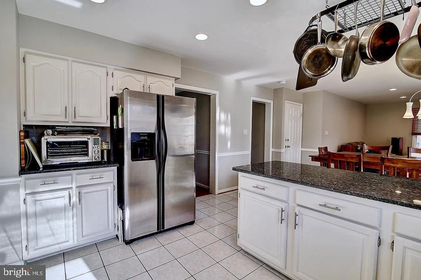 5 bed, 4.0 bath, 2738 sqft, $3,900 — Photo 2