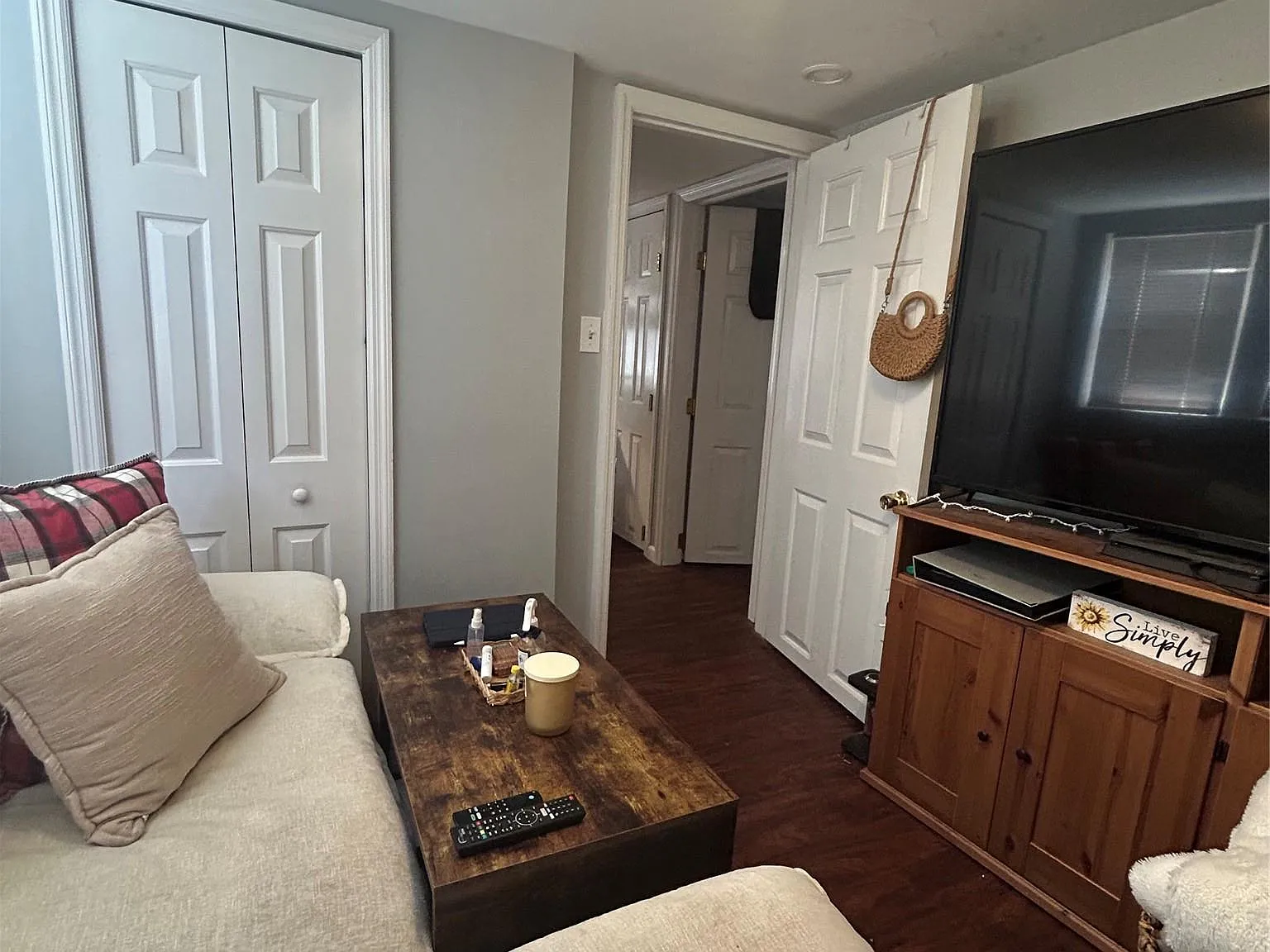 2 bed, 1.0 bath, 1012 sqft, $2,600 — Photo 2
