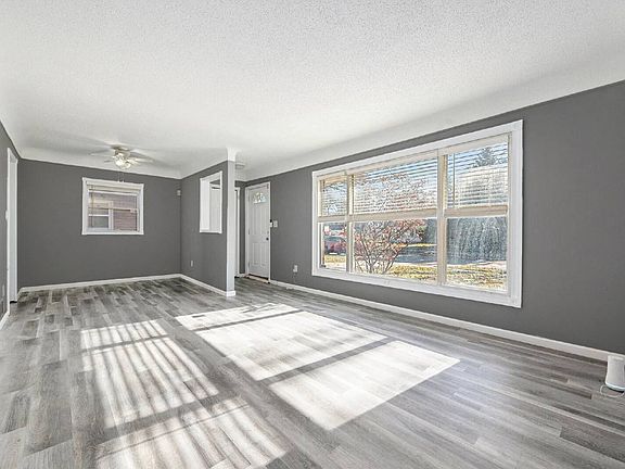 3rd image of 28422 Parkwood St