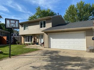 284 Mulford Ct, Elgin, IL 60120