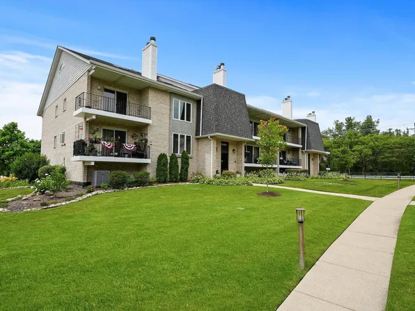 9066 Del Prado Dr APT 2S, Palos Hills, IL 60465