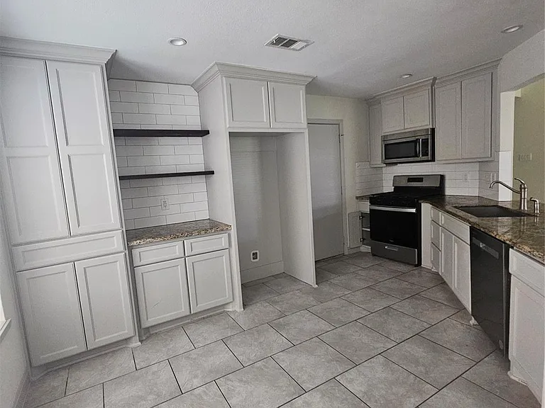 3206 Pebble Lake Dr — Photo 12
