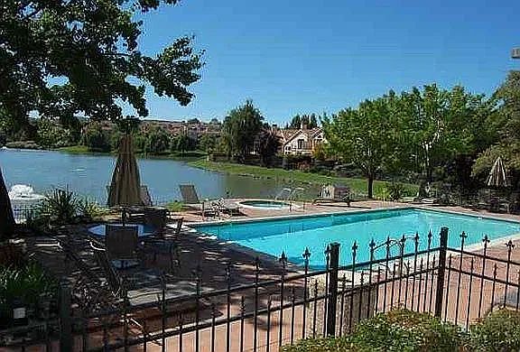 2nd image of 6000 Lakeview Cir