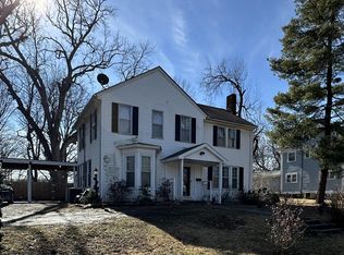 610 E Arrow St, Marshall, MO 65340