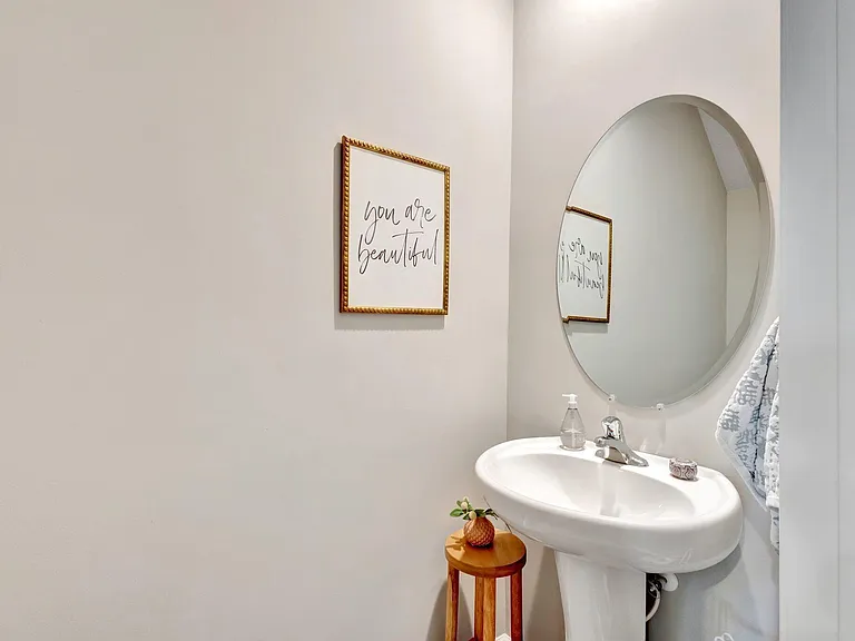 345 SE Angler Dr — Photo 4