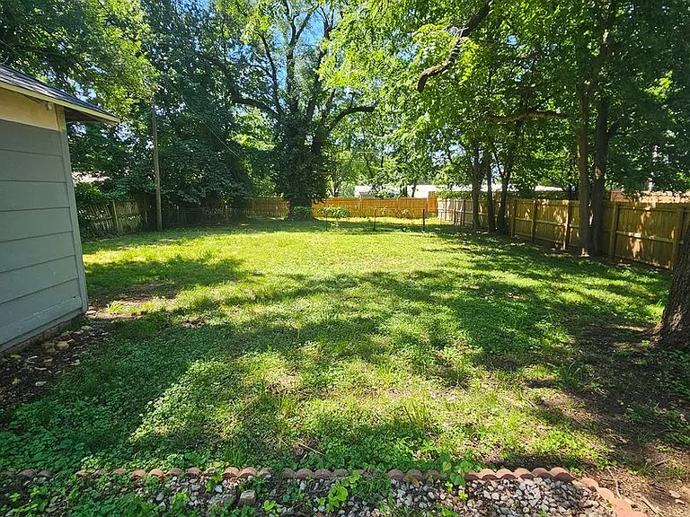 1030 W Scott St — Photo 18