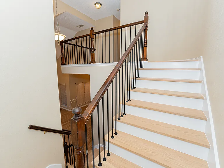 669 Nottingham Dr — Photo 6