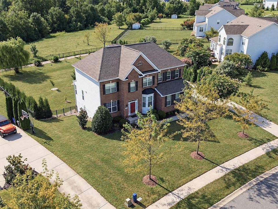 1st image of 202 Stover Ct