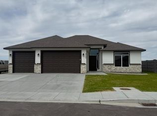 8705 Dusty Maiden Dr, Pasco, WA 99301