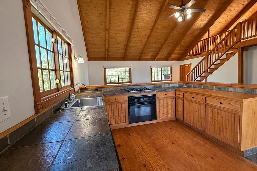 20250 Vineyard Lane - 1 — Photo 4