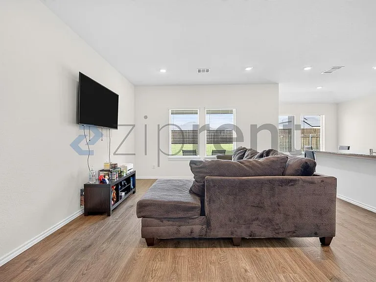 3923 Mountain Dr — Photo 5