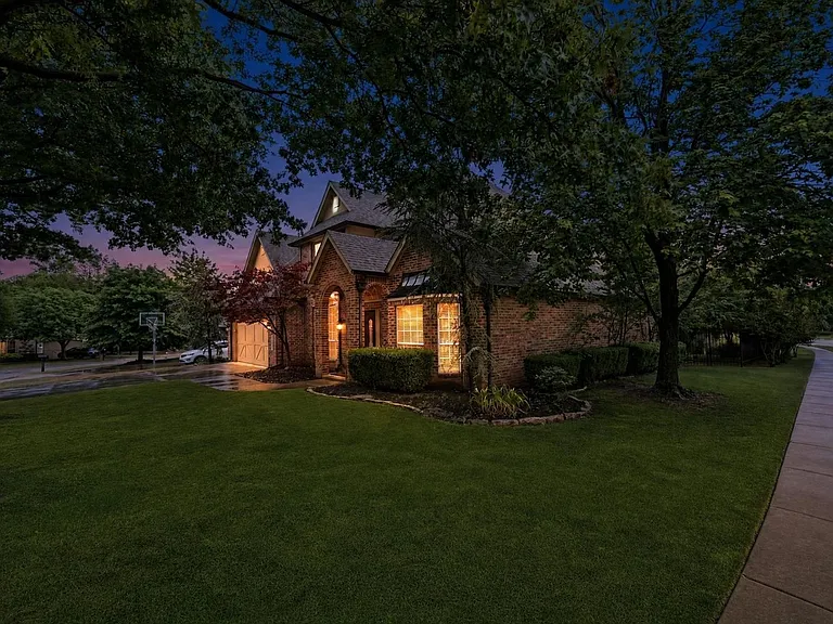 10522 S 92nd East Cir — Photo 31