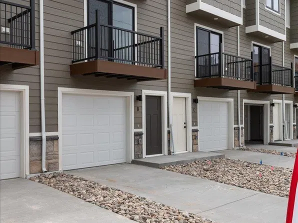 569 N 12th St, Laramie, WY 82072