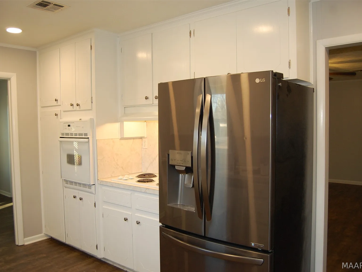 4 bed, 2.0 bath, 2161 sqft, $1,650 — Photo 2