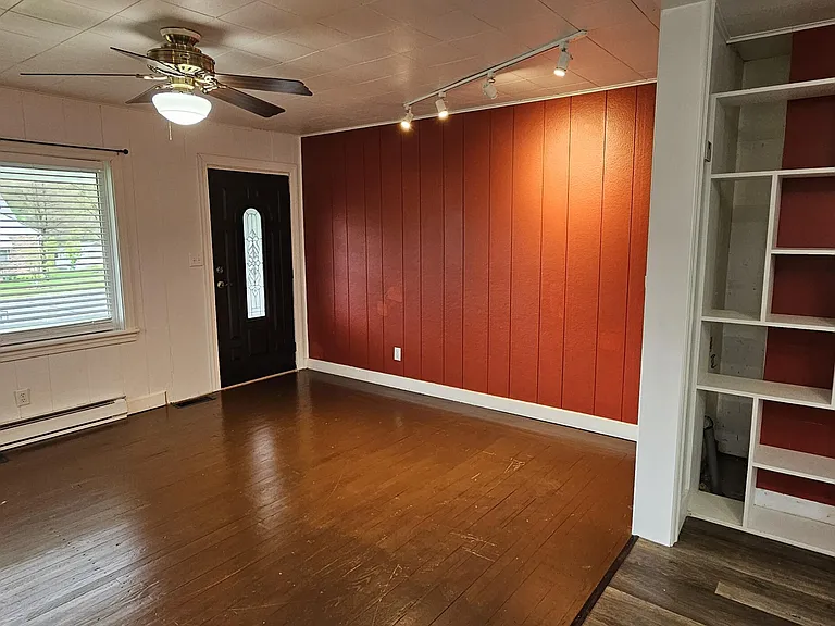 602 E Market St — Photo 10
