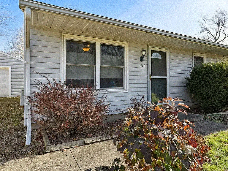 1706 Parkside Ter — Photo 2