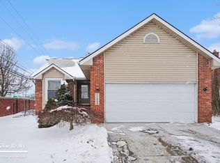 11440 Arcola St, Livonia, MI 48150