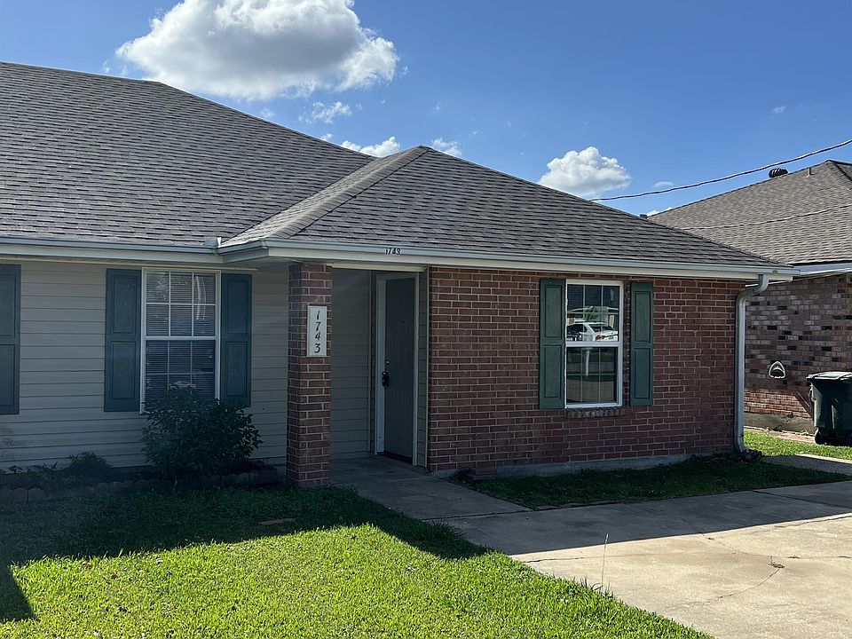 1st image of 1743 N Tallowood Dr #1