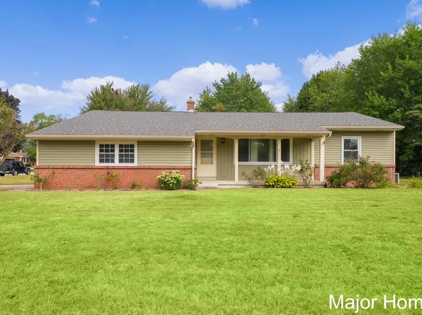 1611 Rosewood St, Jenison, MI 49428