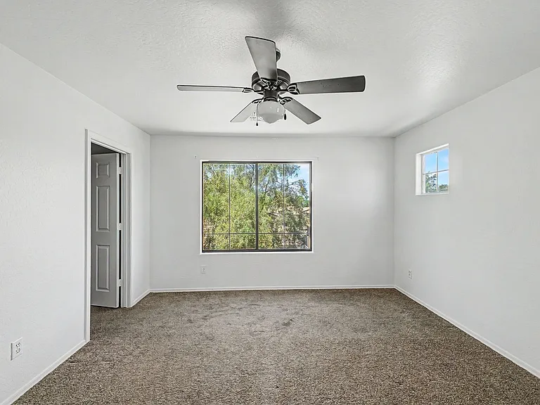 542 E Bartlett Way — Photo 14
