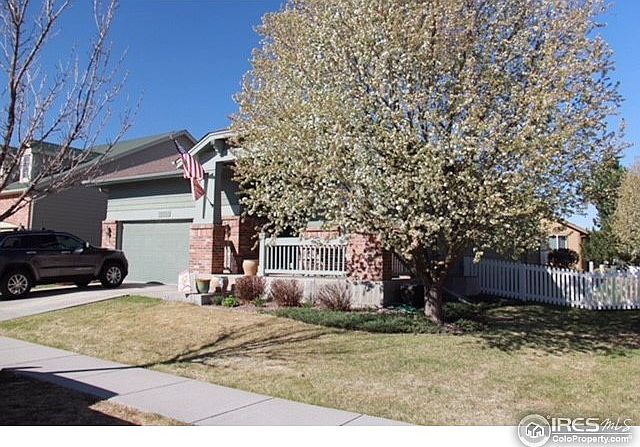 Large Covered Front Porch & HOA maintains Grounds