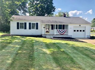 592 Janet Dr, Canfield, OH