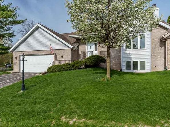 422 Village Wood Ln, Rockton, IL 61072