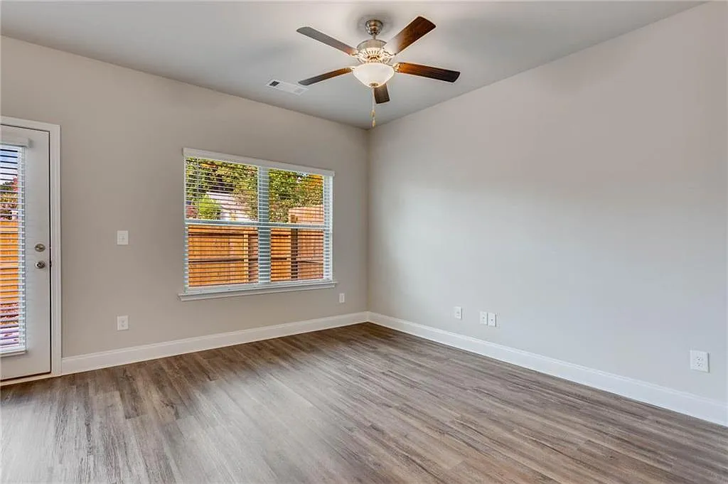 3 bed, 2.5 bath, 1970 sqft, $2,495 — Photo 3