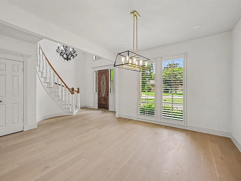 507 Commodore Way — Photo 9