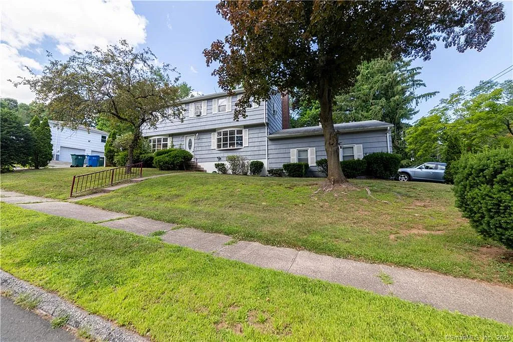 5 bed, 2460 sqft, $4,300 — Photo 1