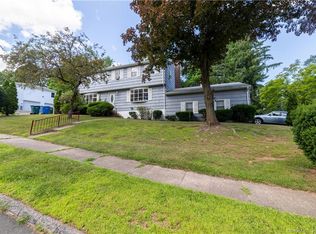 7 Anns Farm Rd, Hamden, CT 06518