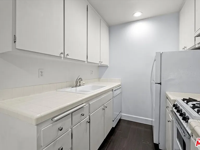 2311 4th St #220 — Photo 2