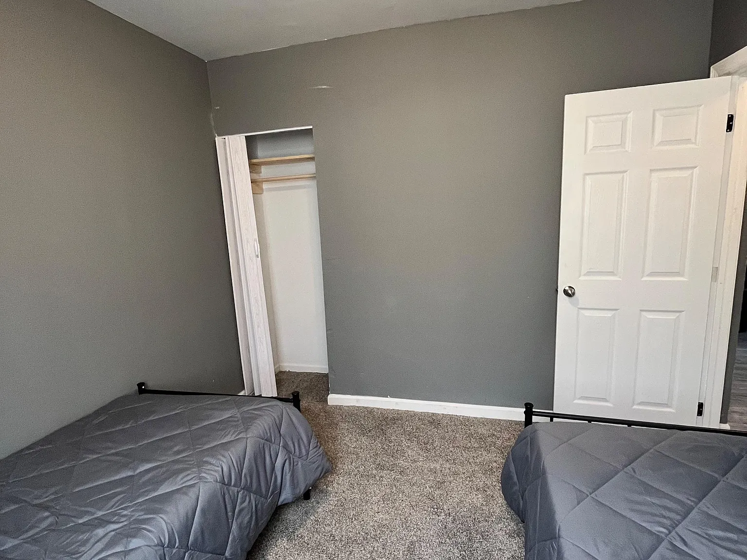 3 bed, 1.0 bath, 910 sqft, $685 — Photo 2