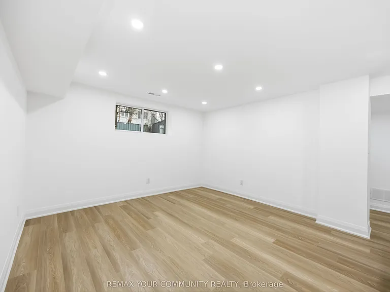 55 Cocksfield Ave #LOWER — Photo 10