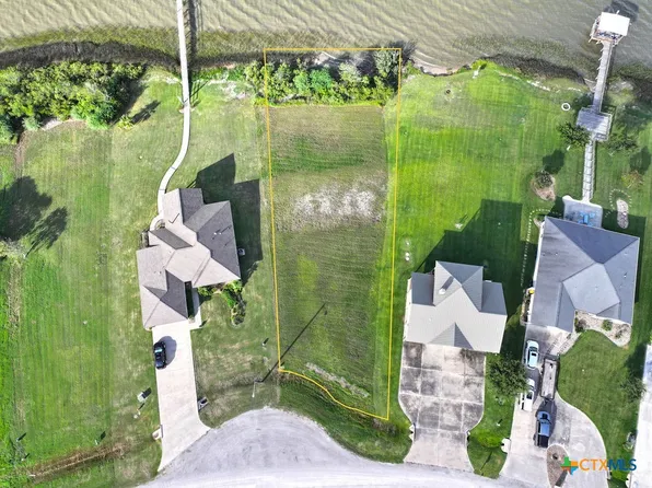 22 Blue Heron Dr S, Pt Lavaca, TX 77979