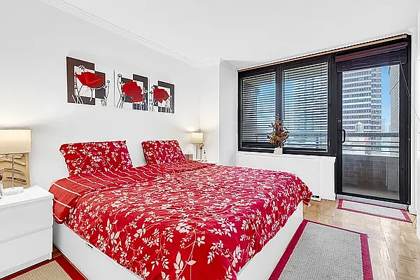 Rented by R New York | media 33