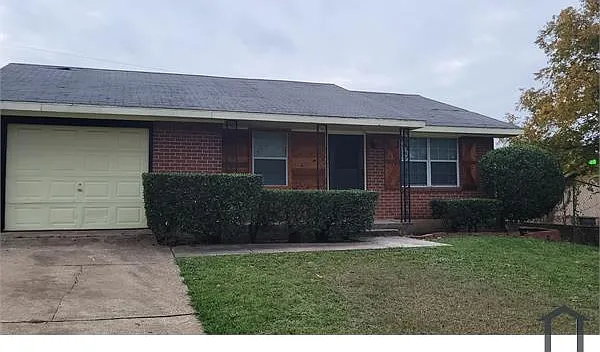 5 bed, 1800 sqft, $2,925 — Photo 2