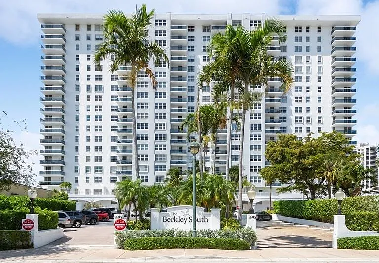 3015 N Ocean Blvd #15A — Photo 2