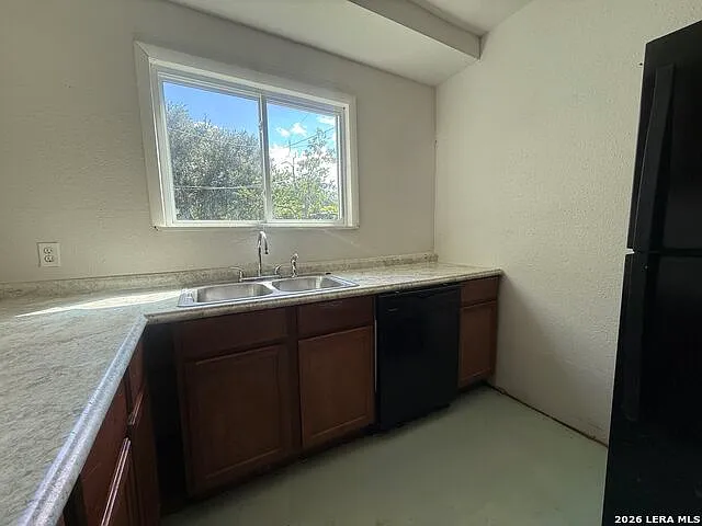 109 Bonham St #B — Photo 8