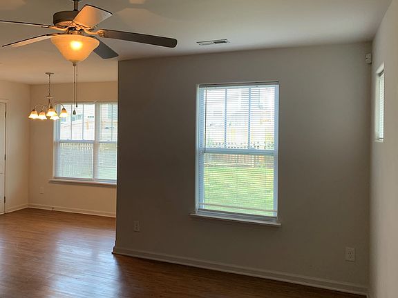 3rd image of 396 White Oak Trce