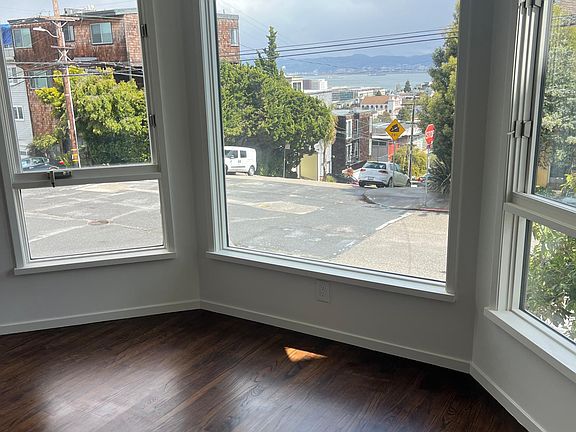 4th image of 2105 20th St APT 2