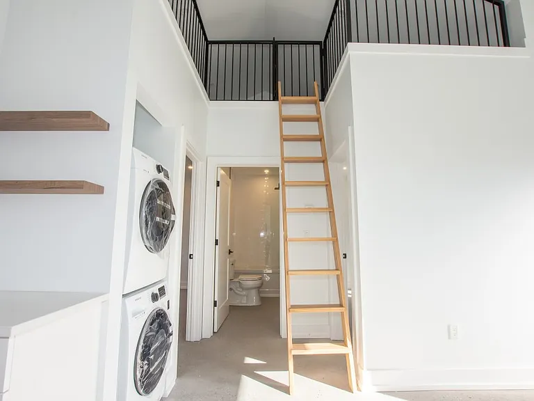 6151 Churchill St — Photo 16