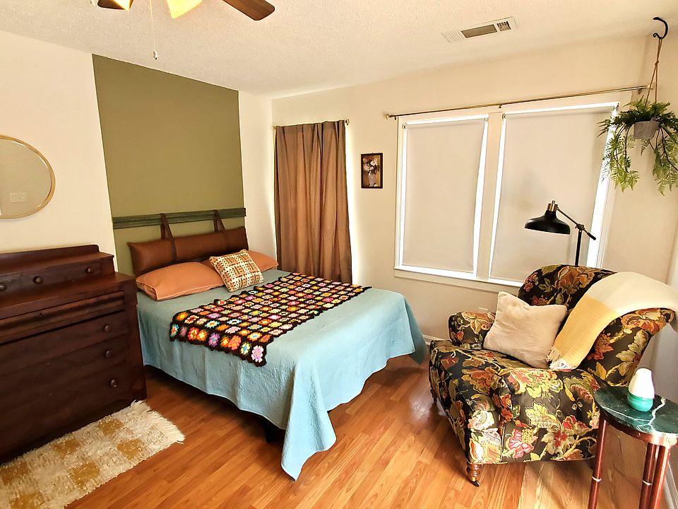 Living and sleeping area