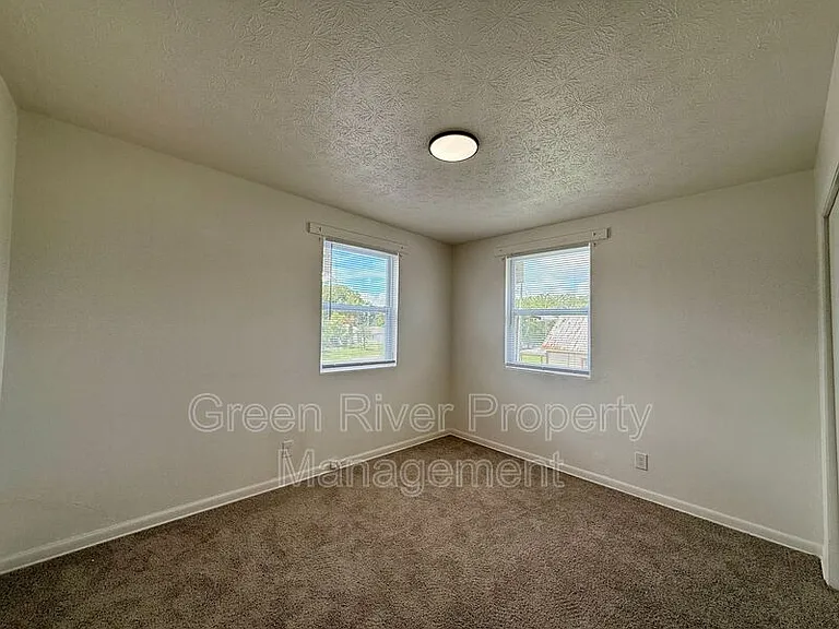 1161 W 5th St — Photo 16