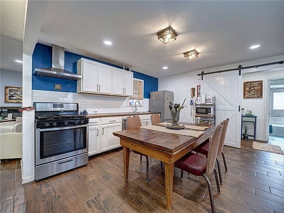 4th image of 251 S 9th St