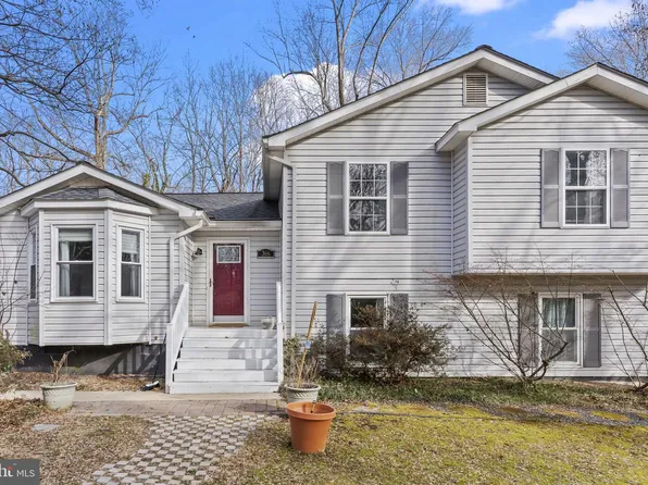 366 Medallion Dr, Prince Frederick, MD 20678