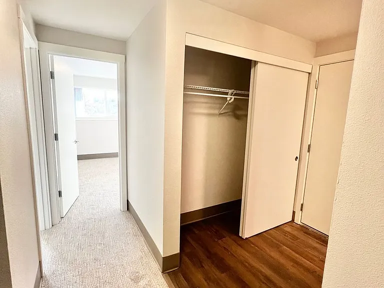 Cougar Creek Apartments — Photo 4