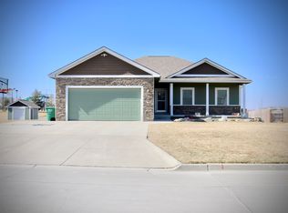 510 N 10th Ave, Winterset, IA 50273