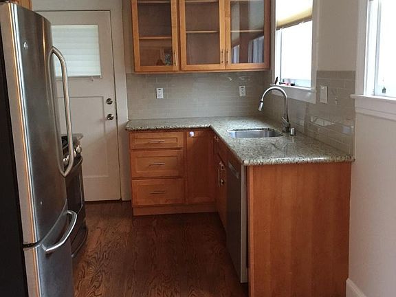 2nd image of 1235 Oak St APT 4