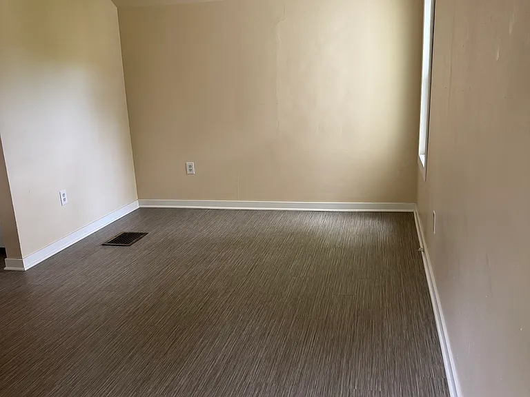 38 1/2 S Elm St #2 — Photo 7